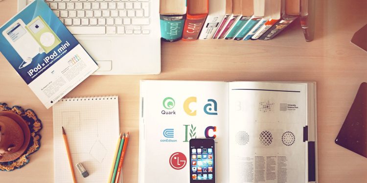 apple-iphone-books-desk